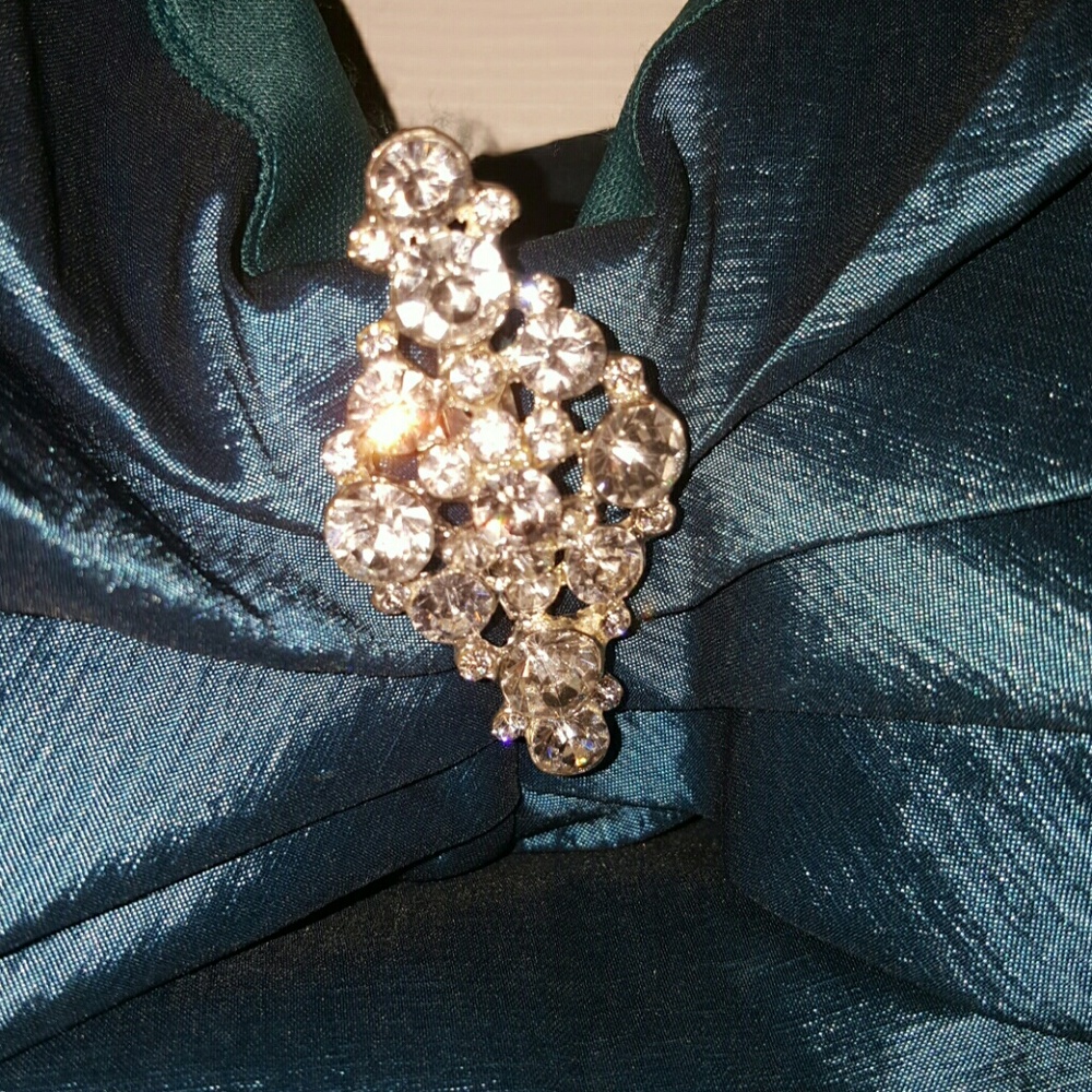 Dress - Picture 3 of 3